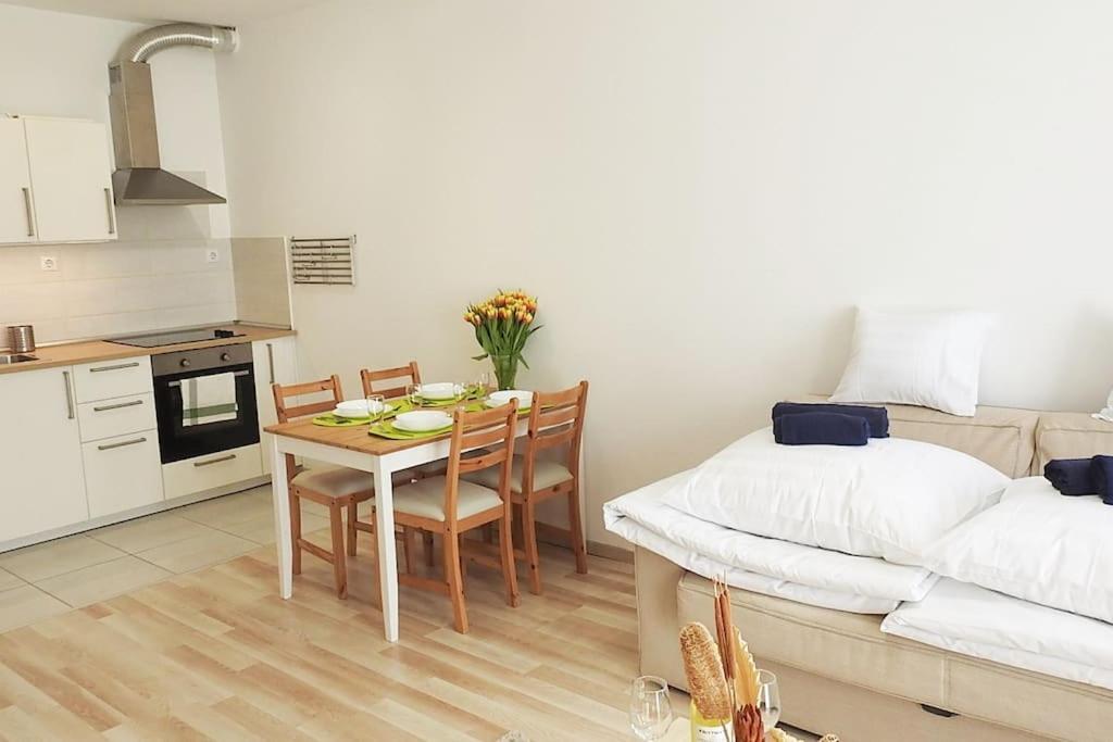 Lux Cordia Apartment With Free Parking Budapest Bagian luar foto